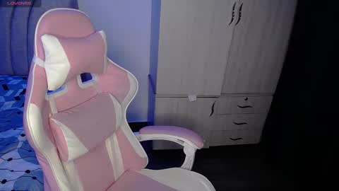 Snapshot of stepha_sweet chatting on 12.28.24 Emma online show from 12.28.24