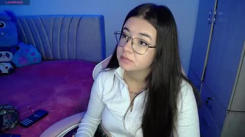 Snapshot of stepha_sweet chatting on 01.04.25 Emma online show from 01.04.25