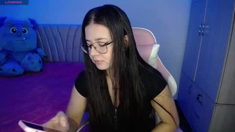 Snapshot of stepha_sweet chatting on 01.05.25 Emma online show from 01.05.25