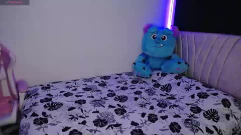 Snapshot of stepha_sweet chatting on 01.12.25 Emma online show from 01.12.25