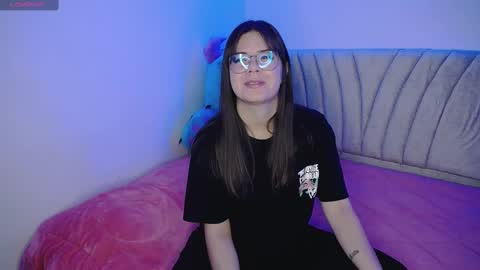 Snapshot of stepha_sweet chatting on 01.23.25 Emma online show from 01.23.25