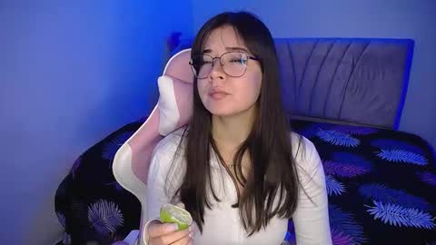 Snapshot of stepha_sweet chatting on 02.04.25 Emma online show from 02.04.25