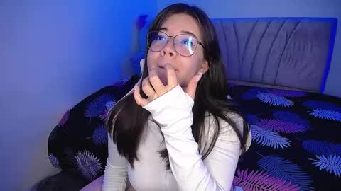 Snapshot of stepha_sweet chatting on 02.04.25 Emma online show from 02.04.25