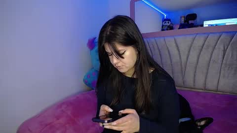 Snapshot of stepha_sweet chatting on 02.05.25 Emma online show from 02.05.25