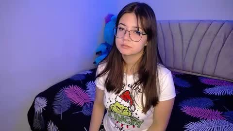 Snapshot of stepha_sweet chatting on 02.08.25 Emma online show from 02.08.25