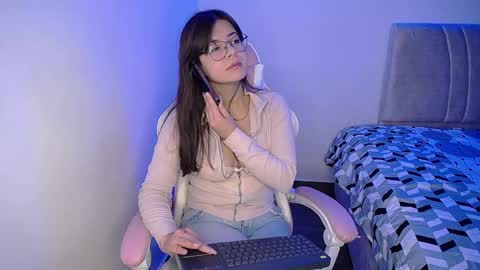 Snapshot of stepha_sweet chatting on 02.18.25 Emma online show from 02.18.25