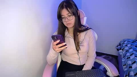 Snapshot of stepha_sweet chatting on 02.18.25 Emma online show from 02.18.25