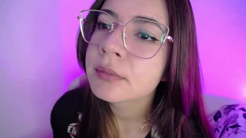 Snapshot of stepha_sweet chatting on 09.09.25 Emma online show from 09.09.25