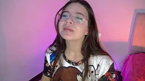 Snapshot of stepha_sweet chatting on 09.17.25 Emma online show from 09.17.25