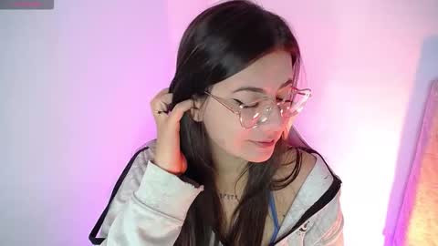 Snapshot of stepha_sweet chatting on 09.26.25 Emma online show from 09.26.25