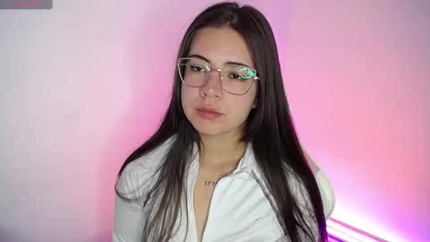 Snapshot of stepha_sweet chatting on 10.03.25 Emma online show from 10.03.25