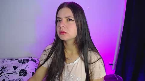 Snapshot of stepha_sweet chatting on 11.08.25 Emma online show from 11.08.25