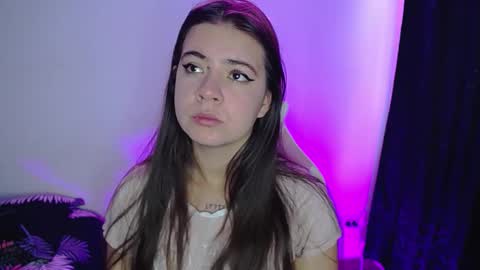 Snapshot of stepha_sweet chatting on 11.08.25 Emma online show from 11.08.25