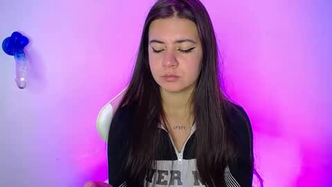 Snapshot of stepha_sweet chatting on 11.09.25 Emma online show from 11.09.25