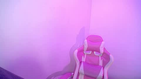 Snapshot of stepha_sweet chatting on 11.10.25 Emma online show from 11.10.25