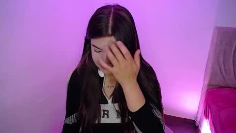 Snapshot of stepha_sweet chatting on 11.13.25 Emma online show from 11.13.25