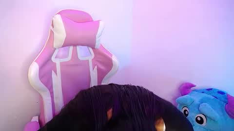 Snapshot of stepha_sweet chatting on 12.05.25 Emma online show from 12.05.25