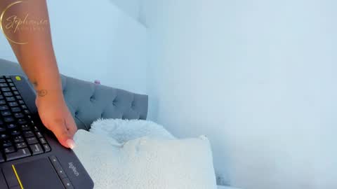 Stephania  online show from 01.24.25