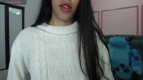 Snapshot of stephania_t chatting on 02.10.25 Stephania online show from 02.10.25