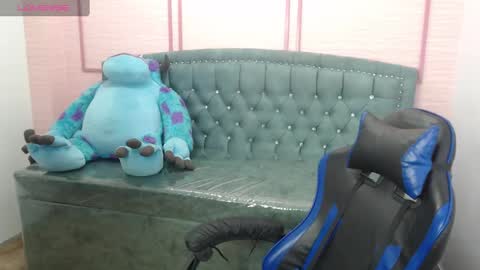 Snapshot of stephania_t chatting on 02.13.25 Stephania online show from 02.13.25