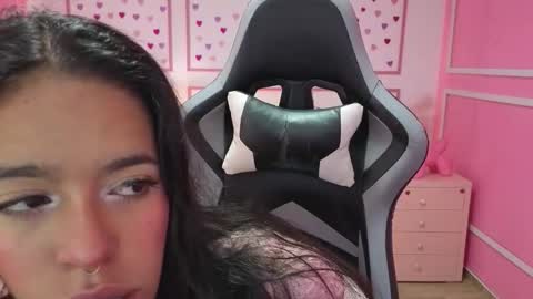 Snapshot of stephania_t chatting on 09.16.25 Stephania online show from 09.16.25