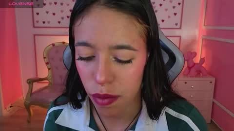 Snapshot of stephania_t chatting on 10.09.25 Stephania online show from 10.09.25