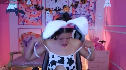 Snapshot of stephania_t chatting on 10.25.25 Stephania online show from 10.25.25