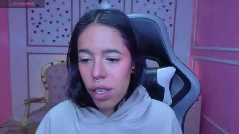 Snapshot of stephania_t chatting on 11.01.25 Stephania online show from 11.01.25