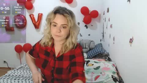 Snapshot of stephaniewild chatting on 05.19.26 Stephanie online show from 05.19.26