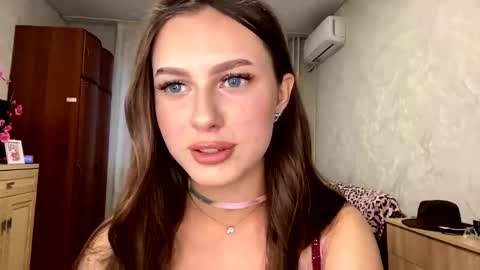 Stephani online show from 06.08.26