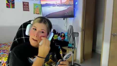 Stephany  independient model  online show from 01.29.25