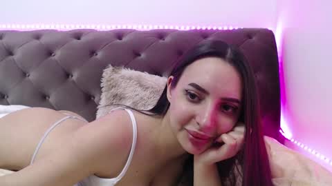 StepMommy19 online show from 01.25.25