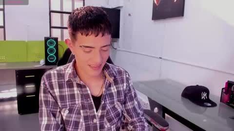 Snapshot of steveen_1604 chatting on 02.23.25 Stevenn online show from 02.23.25