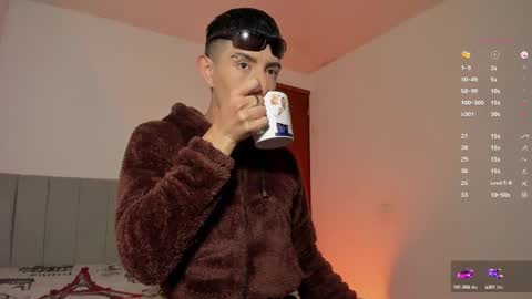 Snapshot of steveen_1604 chatting on 03.11.25 Stevenn online show from 03.11.25