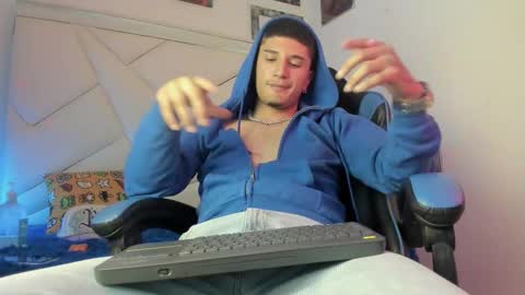 Snapshot of stevenn_star chatting on 11.06.25 STEV online show from 11.06.25