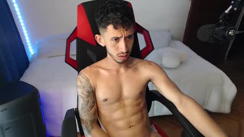 Snapshot of stevensex501 chatting on 01.01.25 steven online show from 01.01.25