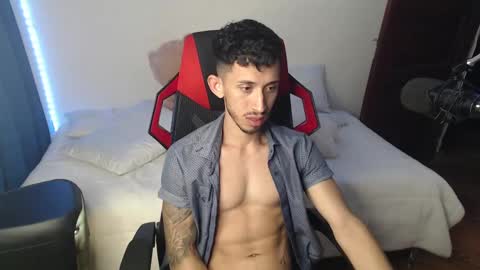 Snapshot of stevensex501 chatting on 01.03.25 steven online show from 01.03.25