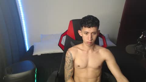 Snapshot of stevensex501 chatting on 01.04.25 steven online show from 01.04.25