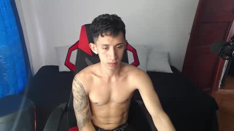 Snapshot of stevensex501 chatting on 01.04.25 steven online show from 01.04.25