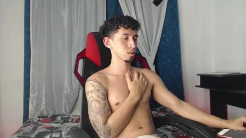 Snapshot of stevensex501 chatting on 10.04.25 steven online show from 10.04.25