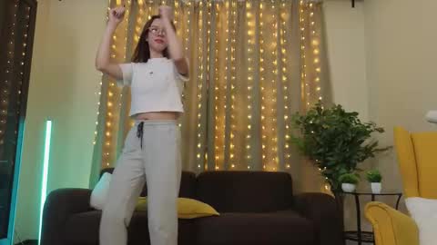 Snapshot of steventidball chatting on 11.04.25 Candy online show from 11.04.25