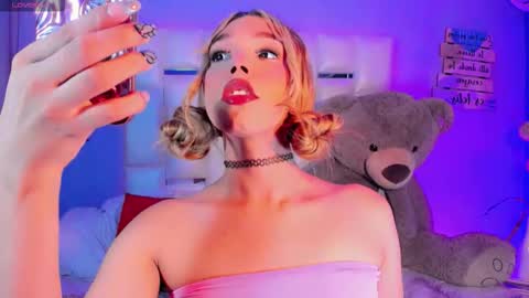 Steisee Reyes online show from 11.14.25