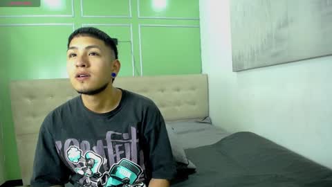 Snapshot of stickxcandy chatting on 01.08.25 StickXCandy online show from 01.08.25