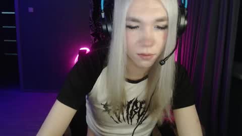 Snapshot of stiff_boys chatting on 11.04.25 Steve online show from 11.04.25