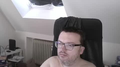 Snapshot of still_alive1985 chatting on 06.06.26 Oliver online show from 06.06.26