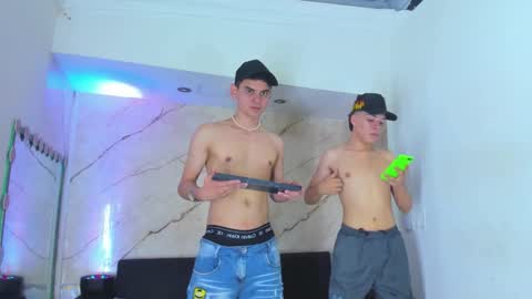 Snapshot of stivendreams chatting on 10.04.25 friends online show from 10.04.25