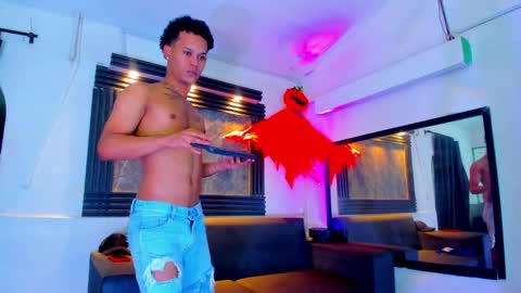 Snapshot of stivendreams chatting on 10.15.25 friends online show from 10.15.25