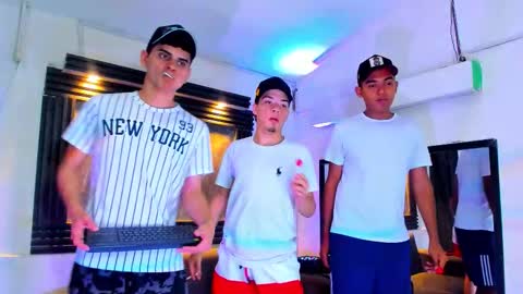 Snapshot of stivendreams chatting on 11.15.25 friends online show from 11.15.25