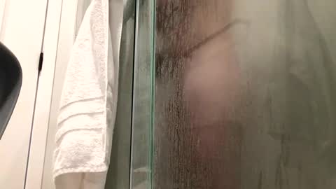 Snapshot of stlhotwifeguy chatting on 12.31.24 stlhotwifeguy online show from 12.31.24