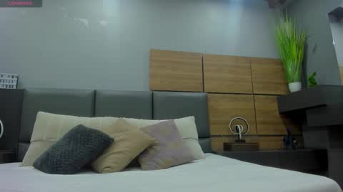 Stone Lee  online show from 10.14.25